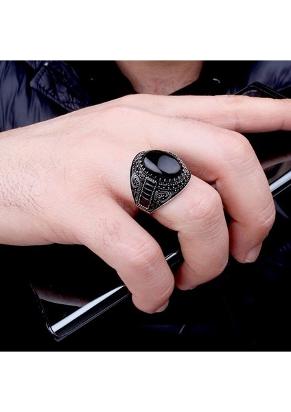 Onix Taşlı Oval Model 925 Ayar Gümüş Erkek Yüzük
