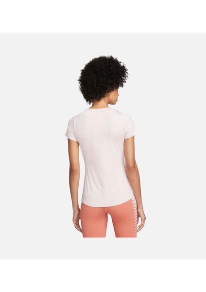 Dri-Fit One Slim-Fit Short-Sleeve Kadın Tişört modelleri