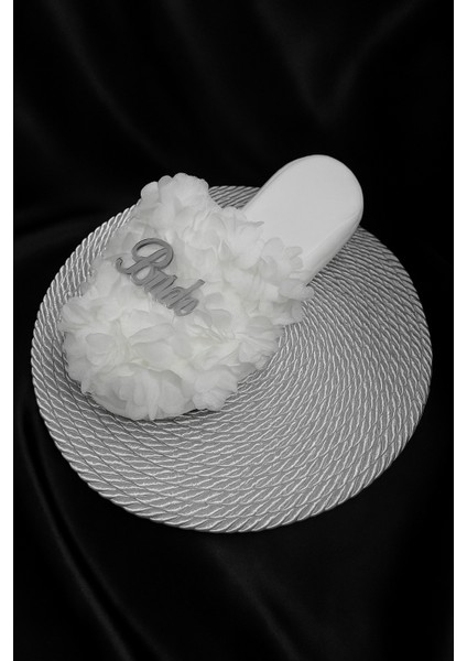 Beyaz Tüylü-Incili Lohusa Terliği ve Çiçekli Taç fiyatları