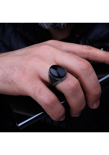 Onix Taşlı Oval Model 925 Ayar Gümüş Erkek Yüzük