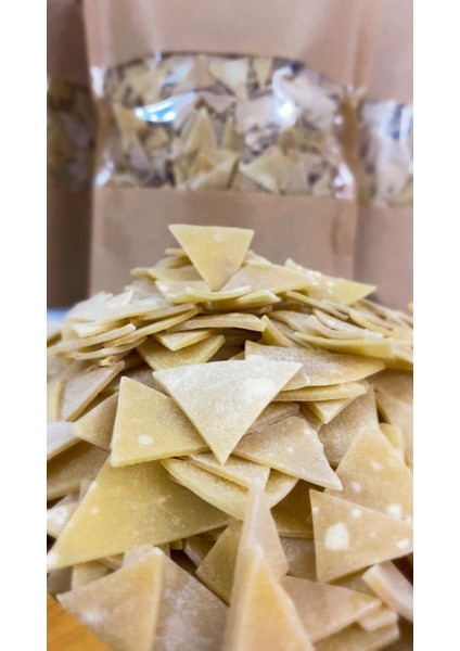 Ev Yapımı %100 Doğal Üçgen Kesim Erişte (750 G) fırsatları