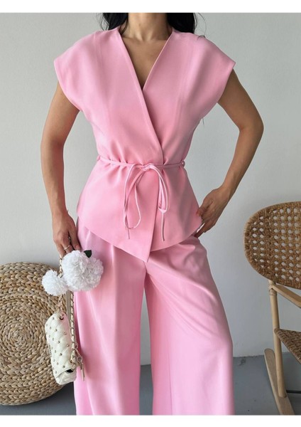 Kadın Kuşaklı Yelekli Palazzo Pantolonlu Takım Elbise