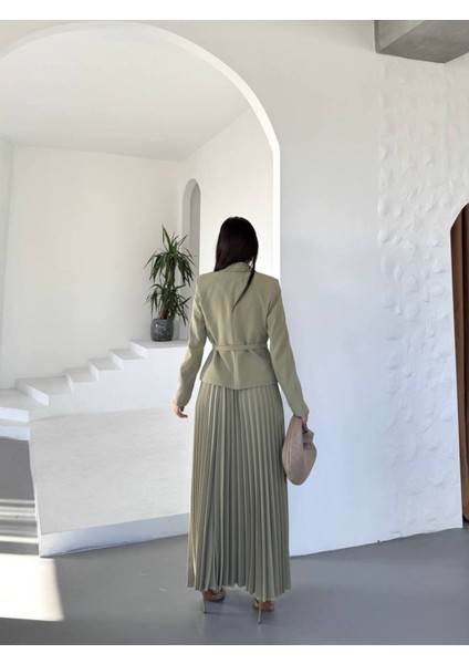 Kadın Kemerli Gold Düğmeli Premium Ceket Pileli Uzun Etek Takım Elbise