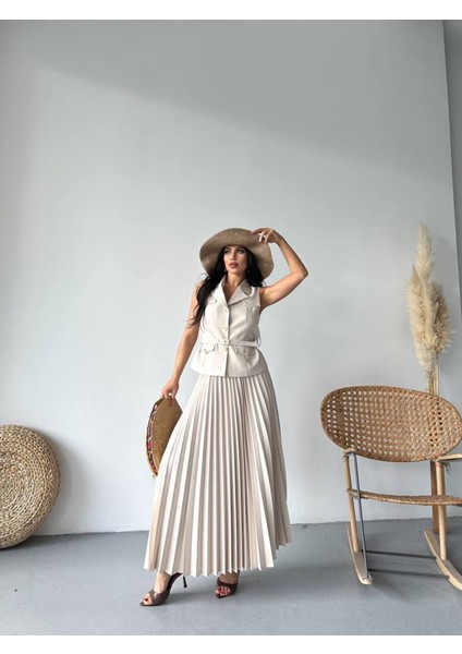 Kadın Kemerli Düğmeli Yelek Pileli Etek Takım Elbise