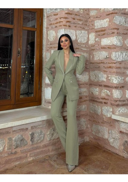 Kadın Yakası Taş Biyeli Takım Elbise fırsatları