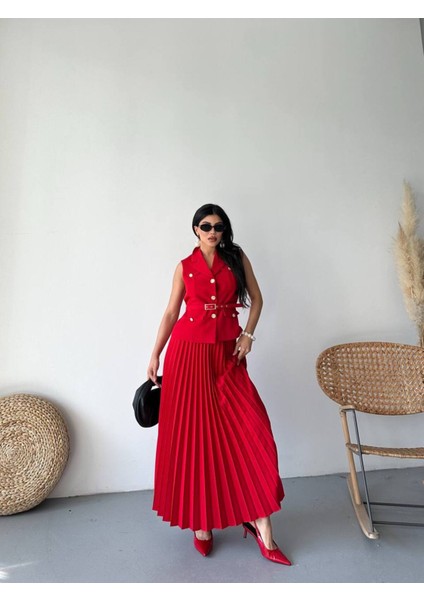 Kadın Kemerli Düğmeli Yelek Pileli Etek Takım Elbise