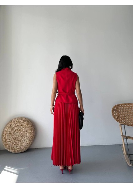 Kadın Kemerli Düğmeli Yelek Pileli Etek Takım Elbise