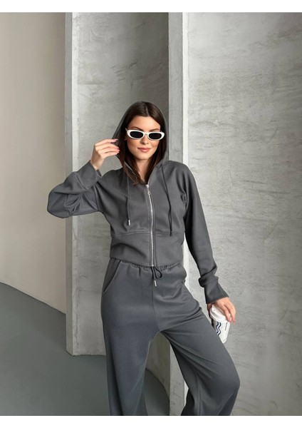 Kadın Kapüşonlu Fermuarlı Rahat Fit Günlük ve Şık Tarz Eşofman Takımı fırsatları