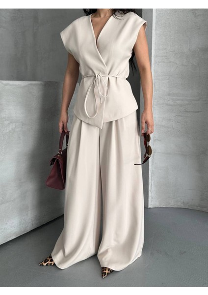 Kadın Kuşaklı Yelekli Palazzo Pantolonlu Takım Elbise