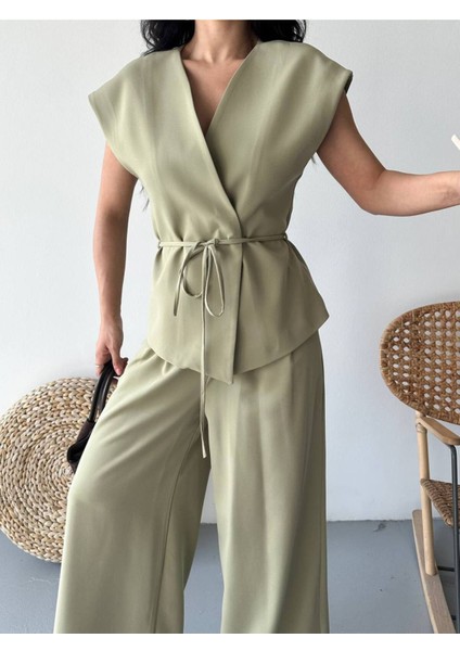 Kadın Kuşaklı Yelekli Palazzo Pantolonlu Takım Elbise