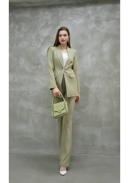 Kadın Yakası Taş Biyeli Düğme Detay Takım