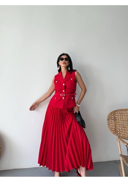 Kadın Kemerli Düğmeli Yelek Pileli Etek Takım Elbise