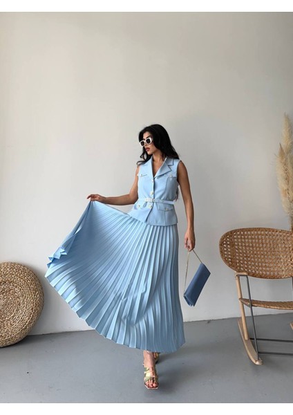 Kadın Kemerli Düğmeli Yelek Pileli Etek Takım Elbise