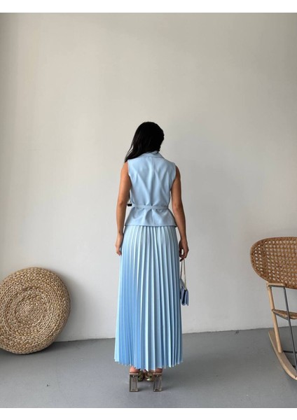 Kadın Kemerli Düğmeli Yelek Pileli Etek Takım Elbise