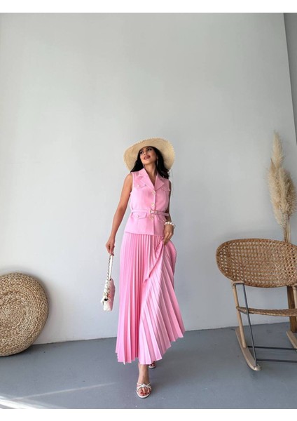 Kadın Kemerli Düğmeli Yelek Pileli Etek Takım Elbise