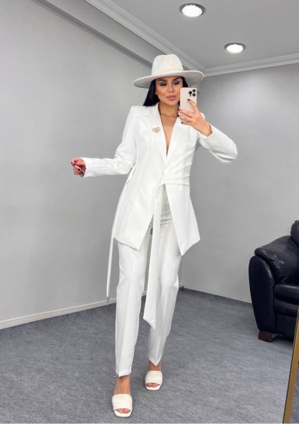 Kadın Broş Detaylı Bağlamalı Ceket Pantolon Takım Elbise fiyatları