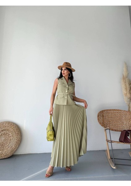 Kadın Kemerli Düğmeli Yelek Pileli Etek Takım Elbise