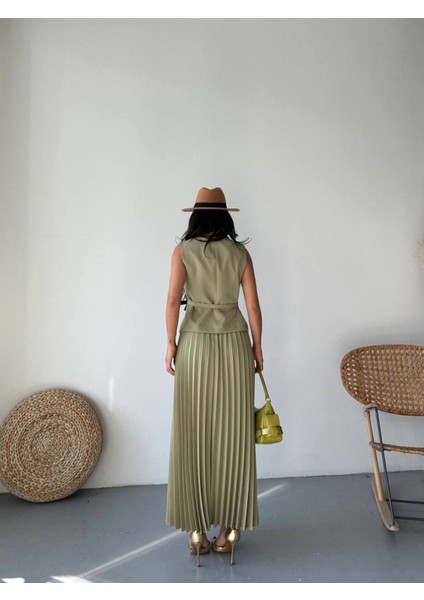 Kadın Kemerli Düğmeli Yelek Pileli Etek Takım Elbise