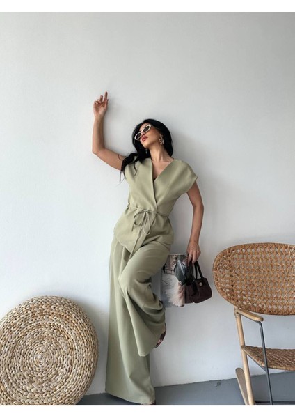 Kadın Kuşaklı Yelekli Palazzo Pantolonlu Takım Elbise