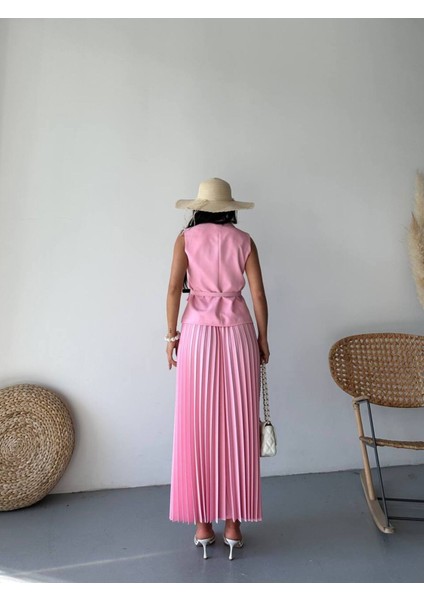 Kadın Kemerli Düğmeli Yelek Pileli Etek Takım Elbise