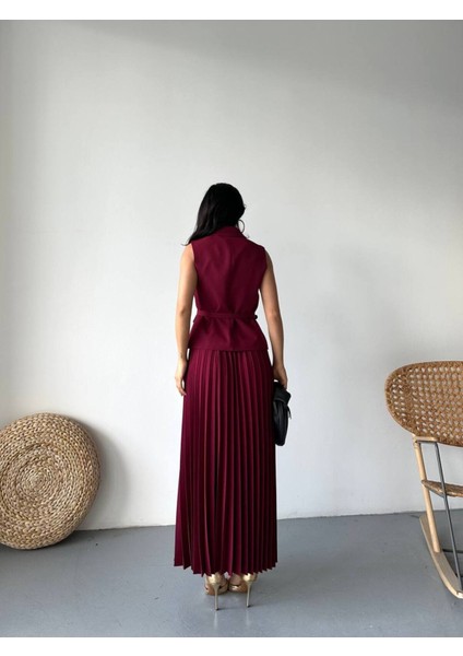 Kadın Kemerli Düğmeli Yelek Pileli Etek Takım Elbise