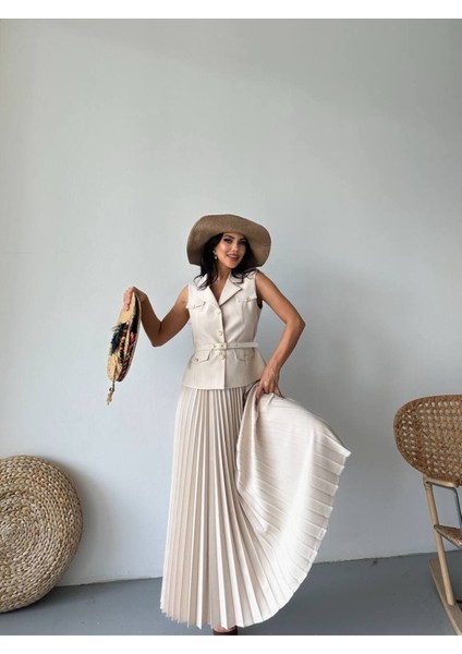 Kadın Kemerli Düğmeli Yelek Pileli Etek Takım Elbise