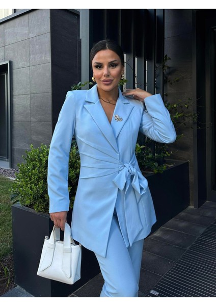 Kadın Broş Detaylı Bağlamalı Ceket Pantolon Takım Elbise fiyatları
