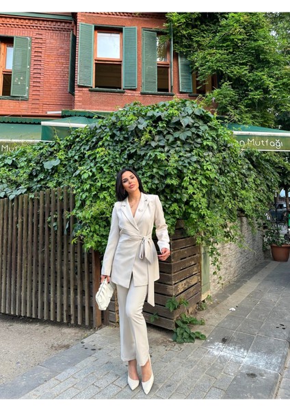 Kadın Broş Detaylı Bağlamalı Ceket Pantolon Takım Elbise modelleri