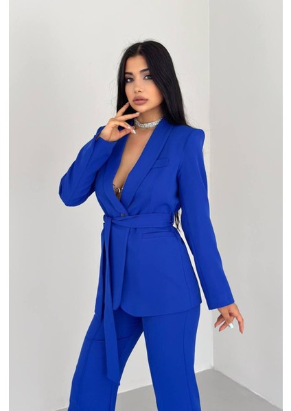 Kadın Bağlamalı Sahte Cepli Kemerli Şal Yaka Blazer Ceket Boru Paça Esnek Pantolon Takım Elbise