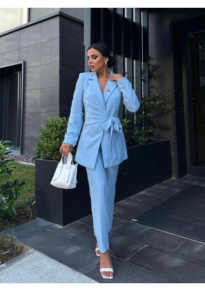 Kadın Broş Detaylı Bağlamalı Ceket Pantolon Takım Elbise modelleri