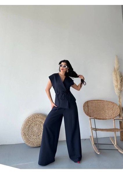Kadın Kuşaklı Yelekli Palazzo Pantolonlu Takım Elbise