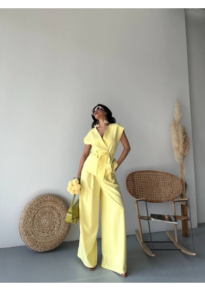 Kadın Kuşaklı Yelekli Palazzo Pantolonlu Takım Elbise