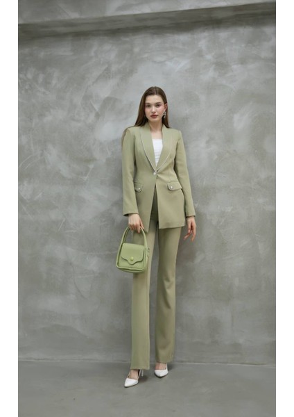 Kadın Yakası Taş Biyeli Düğme Detay Takım indirimleri