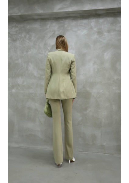 Kadın Yakası Taş Biyeli Düğme Detay Takım