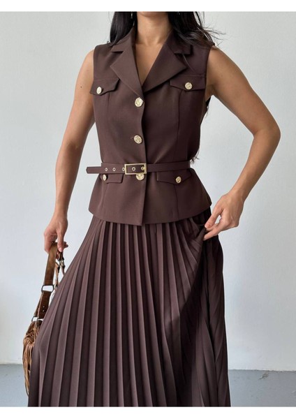 Kadın Kemerli Düğmeli Yelek Pileli Etek Takım Elbise