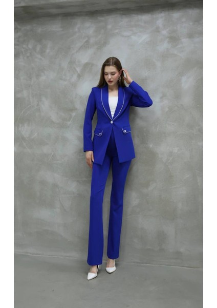 Kadın Yakası Taş Biyeli Düğme Detay Takım modelleri