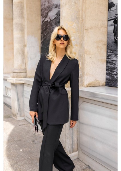 Kadın Bağalamalı Model Kuşaklı Blazer Takım Elbise