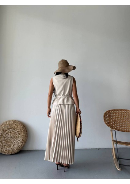 Kadın Kemerli Düğmeli Yelek Pileli Etek Takım Elbise