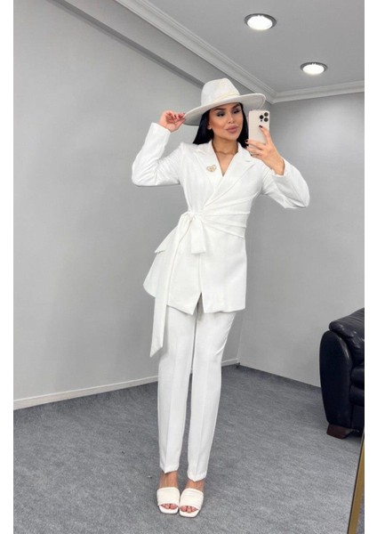 Kadın Broş Detaylı Bağlamalı Ceket Pantolon Takım Elbise