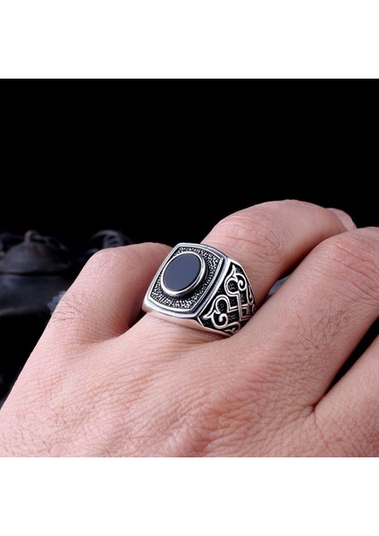 Oval Onix Taşlı Desen Motifli 925 Ayar Gümüş Erkek Yüzük modelleri