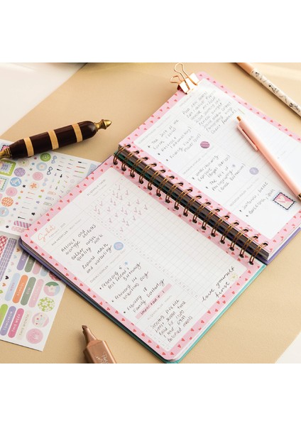 2026 A5 Spiralli Renkli Haftalık Ajanda 12 Aylık – Motivasyon Sayfalı Çilek modelleri