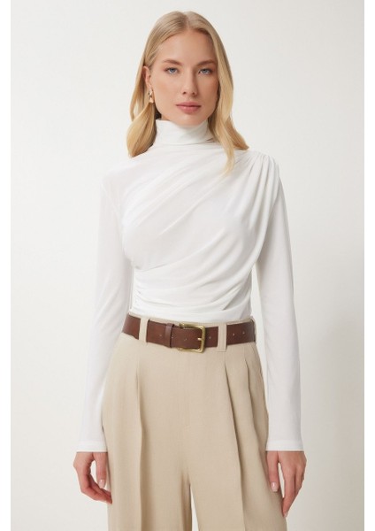 Kadın Büzgü Detaylı Dik Yaka Sandy Bluz fiyatları