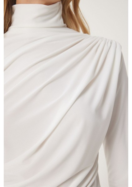 Kadın Büzgü Detaylı Dik Yaka Sandy Bluz modelleri