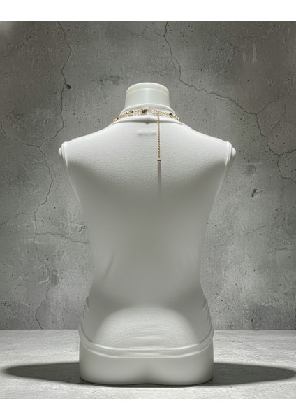 Ekru Kolsuz Boğazlı Asimetrik Kesim Fit Elbise / Bluz