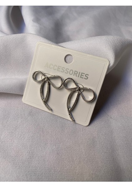 Kararmaz Çelik Ince Fiyonk Detaylı Gümüş Küpe