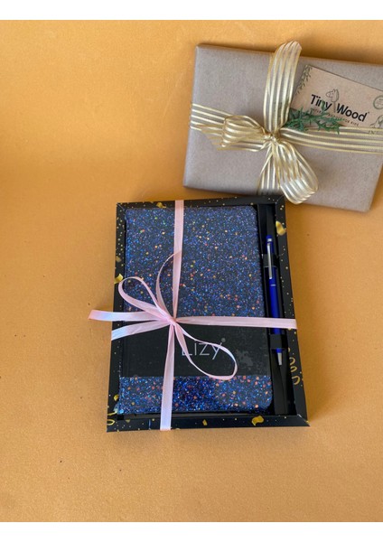 Simli Kapaklı Defter, Makyaj / Kalem Çantası ve 1 Adet Kalem Hediyelik Set Lacivert modelleri