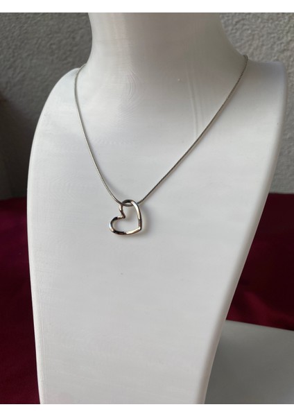Kararmaz Çelik Sarkan Kalp Detaylı Gümüş Kolye