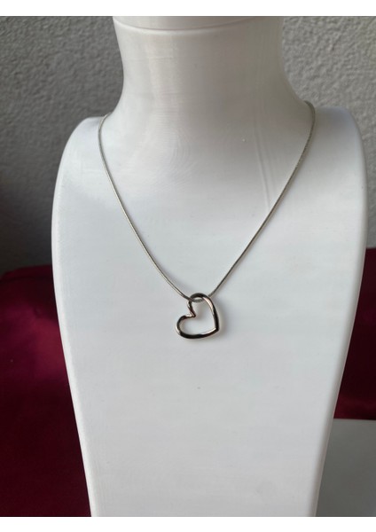 Kararmaz Çelik Sarkan Kalp Detaylı Gümüş Kolye indirimleri