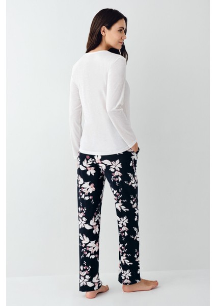 Kadın Beyaz Pijama Takımı fırsatları