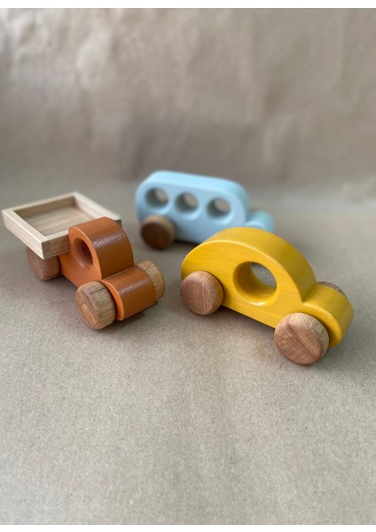 Montessori Uyumlu Ahşap Araba Seti – El Işçiliği ve Doğal Ahşap